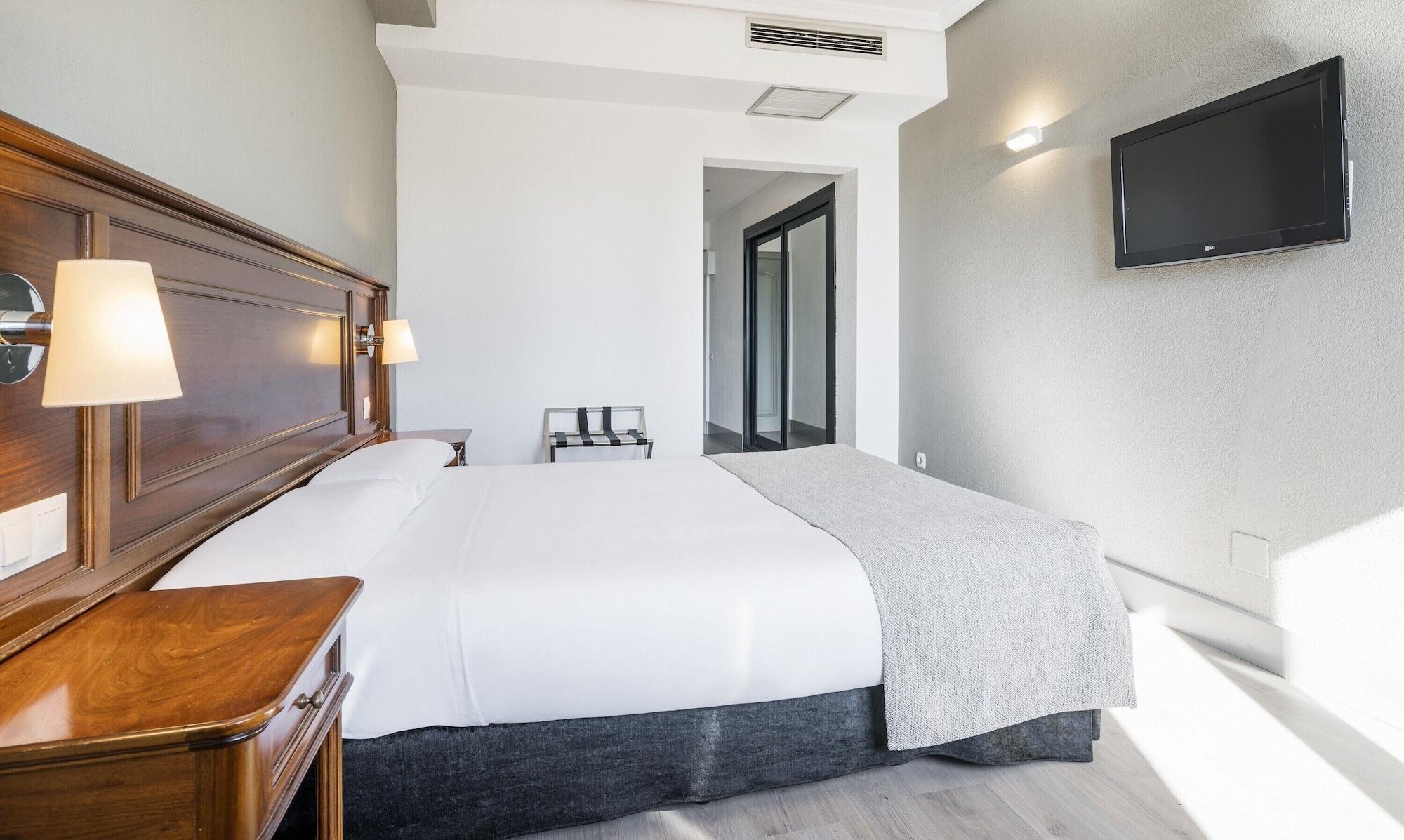 Hotel Ilunion Las Lomas Mérida Extérieur photo