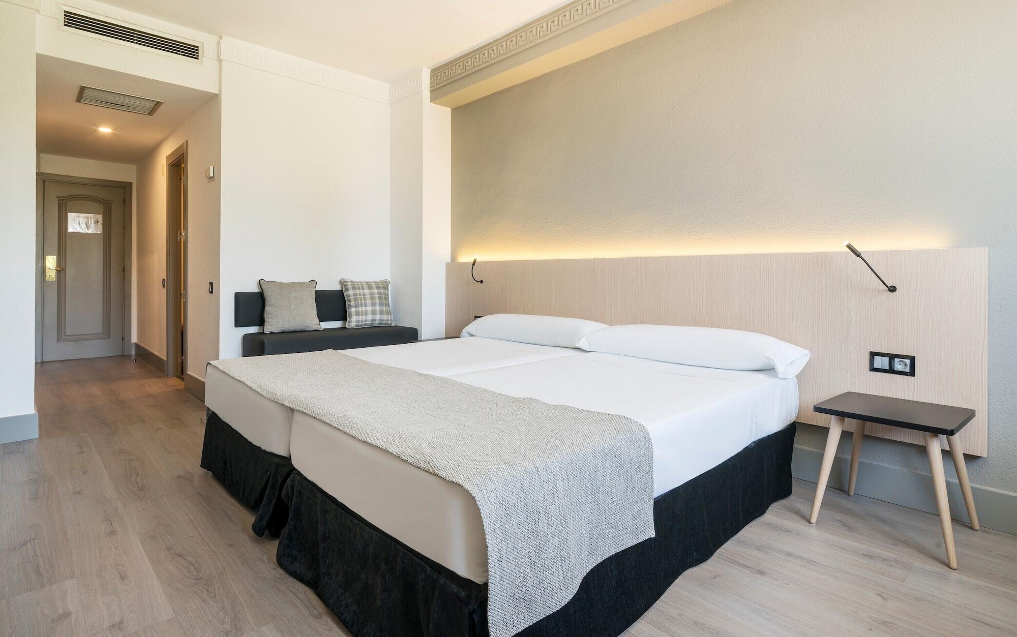 Hotel Ilunion Las Lomas Mérida Extérieur photo