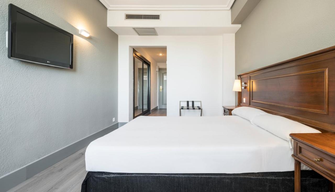Hotel Ilunion Las Lomas Mérida Extérieur photo